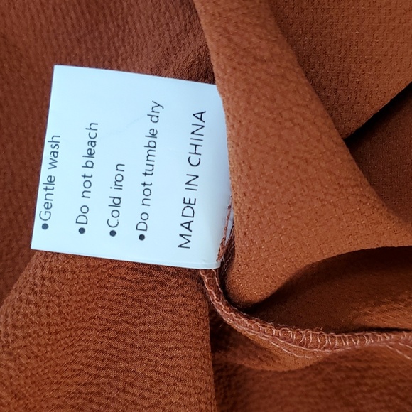 Blouse size medium. - Picture 8 of 8